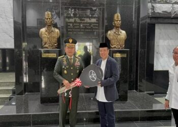 Kasad Serahkan Kendaraan Operasional untuk Pondok Pesantren Suryalaya