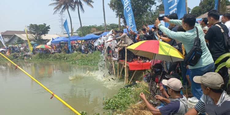 Ribuan Pemancing Padati Situ Rawa Arum