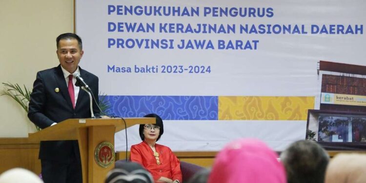 Bey: Produk Kerajinan Jabar Harus Lebih Mendunia, Pengurus Baru Dekranasda Dikukuhkan