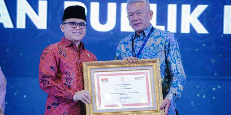 Kota Bandung Raih Penghargaan Pelayanan Publik Terbaik Tahun 2023