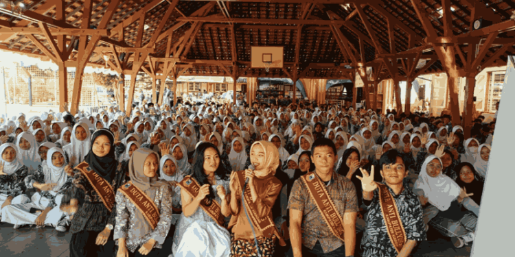 Dua Siswa MTsN 7 Kuningan Jadi Delegasi Sosialisasi Anti-Bullying di Kuningan