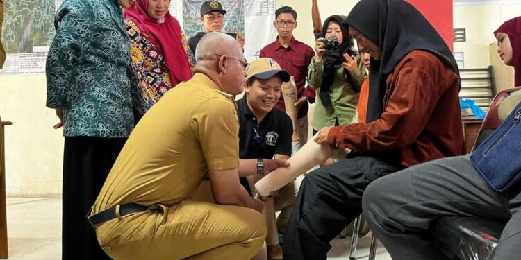 Pemdakab Garut Kolaborasi Salurkan Kaki dan Tangan Palsu