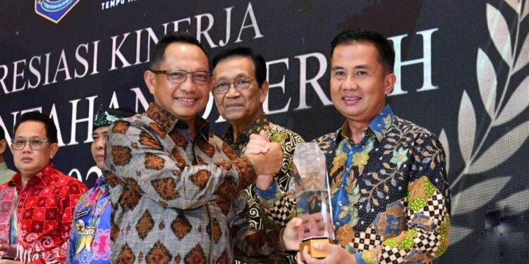 Pemda Provinsi Jabar Terbaik dalam Kinerja Total Fiskal Tinggi