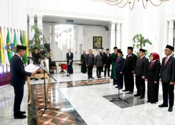 Bey Machmudin Lantik Komisi Informasi Jawa Barat Periode 2024-2028