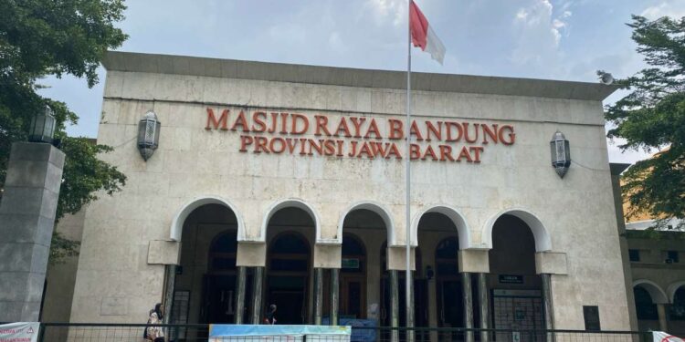 Pemdaprov Jabar Komitmen Rawat Masjid Raya