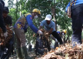 DPD KNPI dan Pemkab Garut Gelar Aksi Bersih Hutan Kota Kerkof.